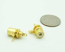 GOLD RCA JACKS 2 AUDIO {R/W} 1 VIDEO {Y}  